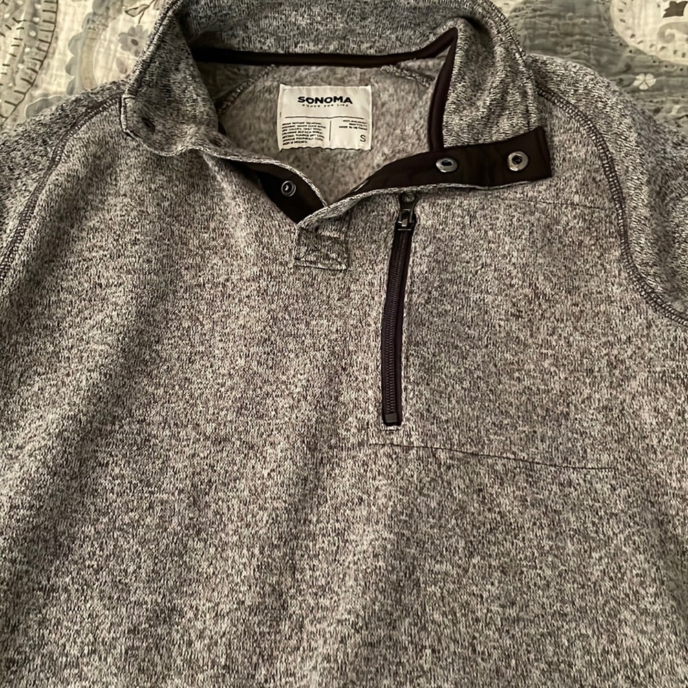 Sonoma boy’s sweater, size small. Grey